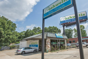 Cashwells Title Pawn - Manchester Expressway - Columbus, GA - Front Corner signs